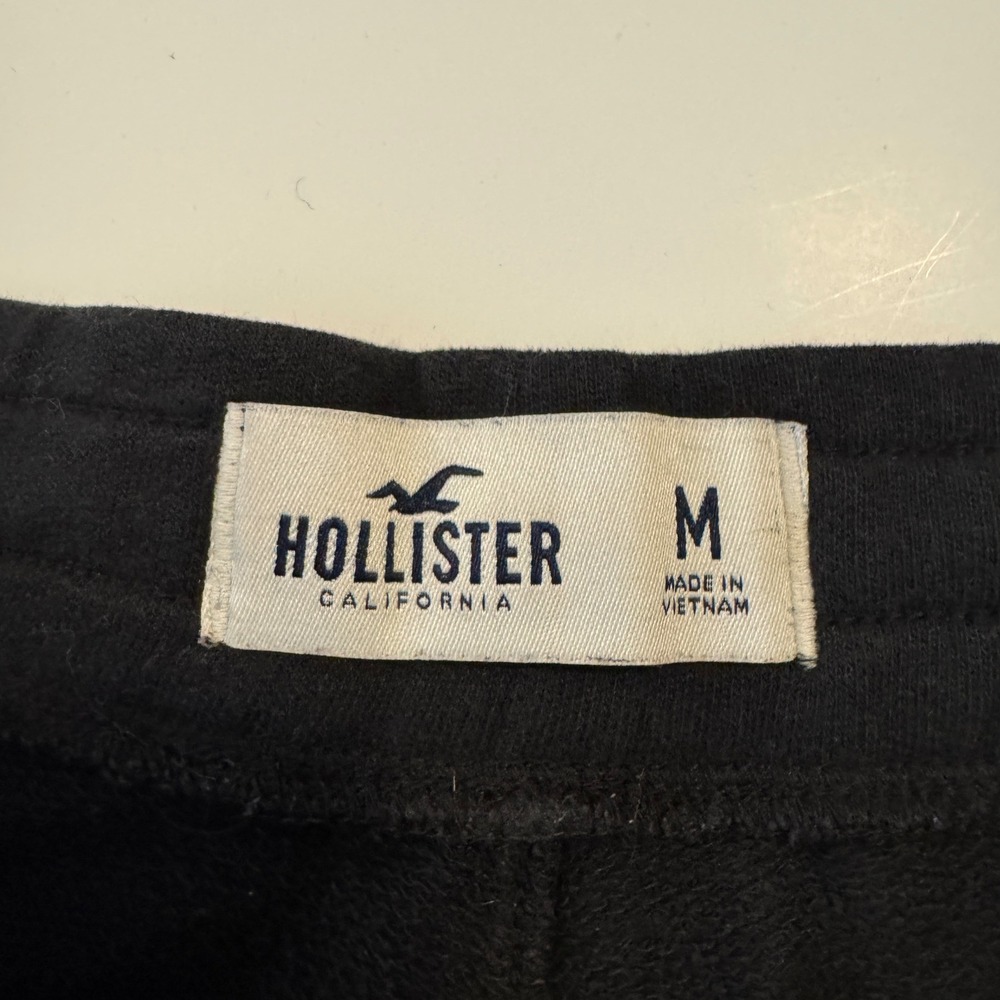 Hollister Womens Black Fleece Sweat Shorts Size M Embroidered Logo Raw Hem - Picture 2 of 5